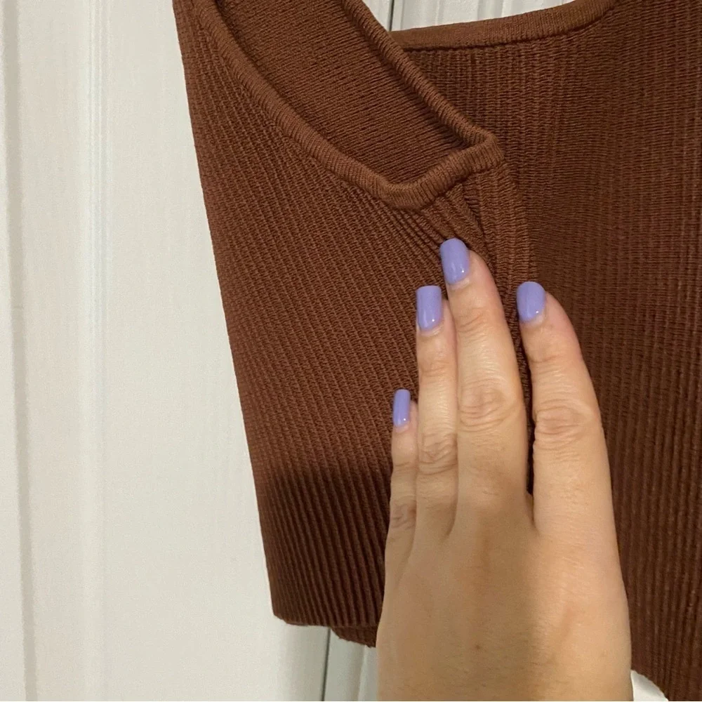 Aritzia | Babaton Sculpt Knit Squareneck Cropped Tank. Large Brown. - Picture 2 of 9